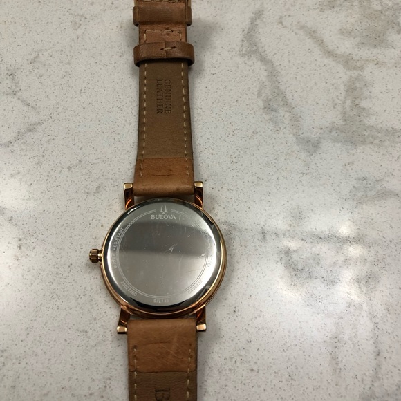 woman’s watch - Picture 3 of 3